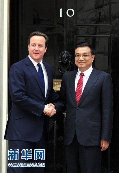 1月10日，正在英国进行正式访问的中国国务院副总理李克强在伦敦会见英国首相卡梅伦。 新华社记者 饶爱民 摄